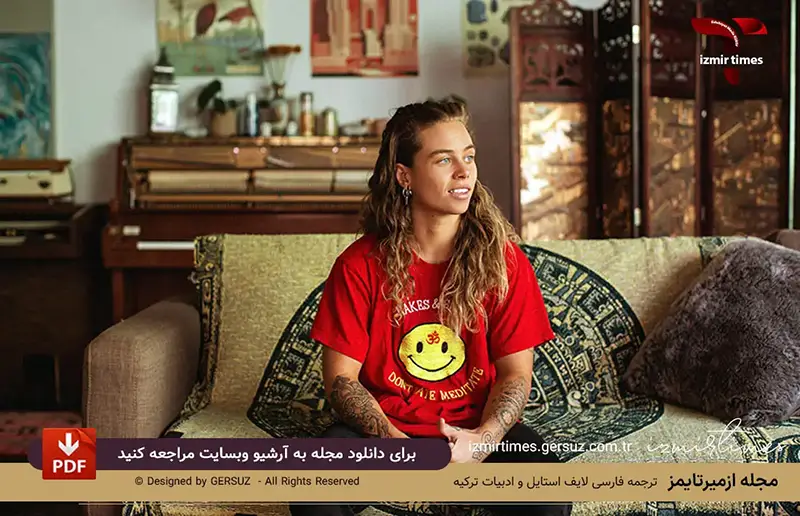 تش سولتانا و تیشرت قرمز